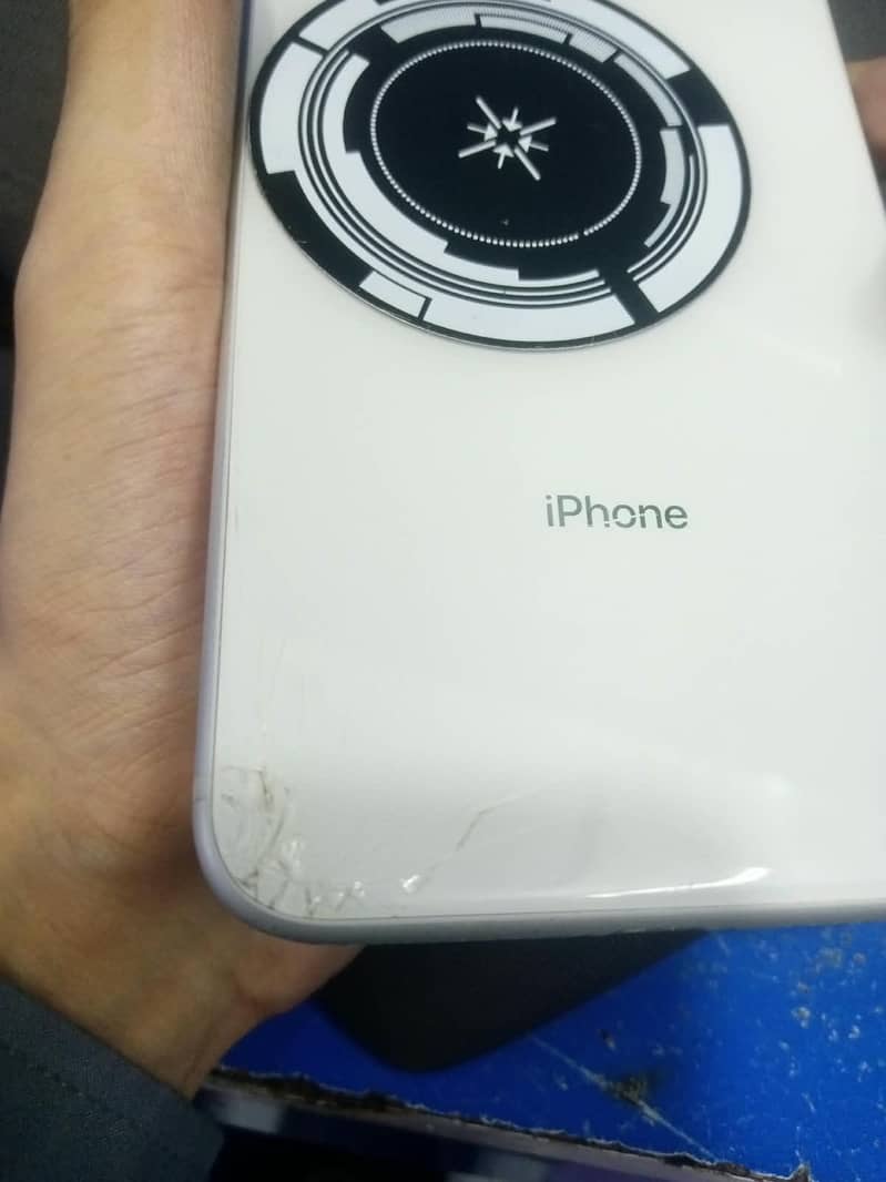 Apple iPhone 8 Plus 3