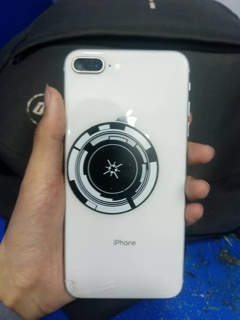 Apple iPhone 8 Plus 4