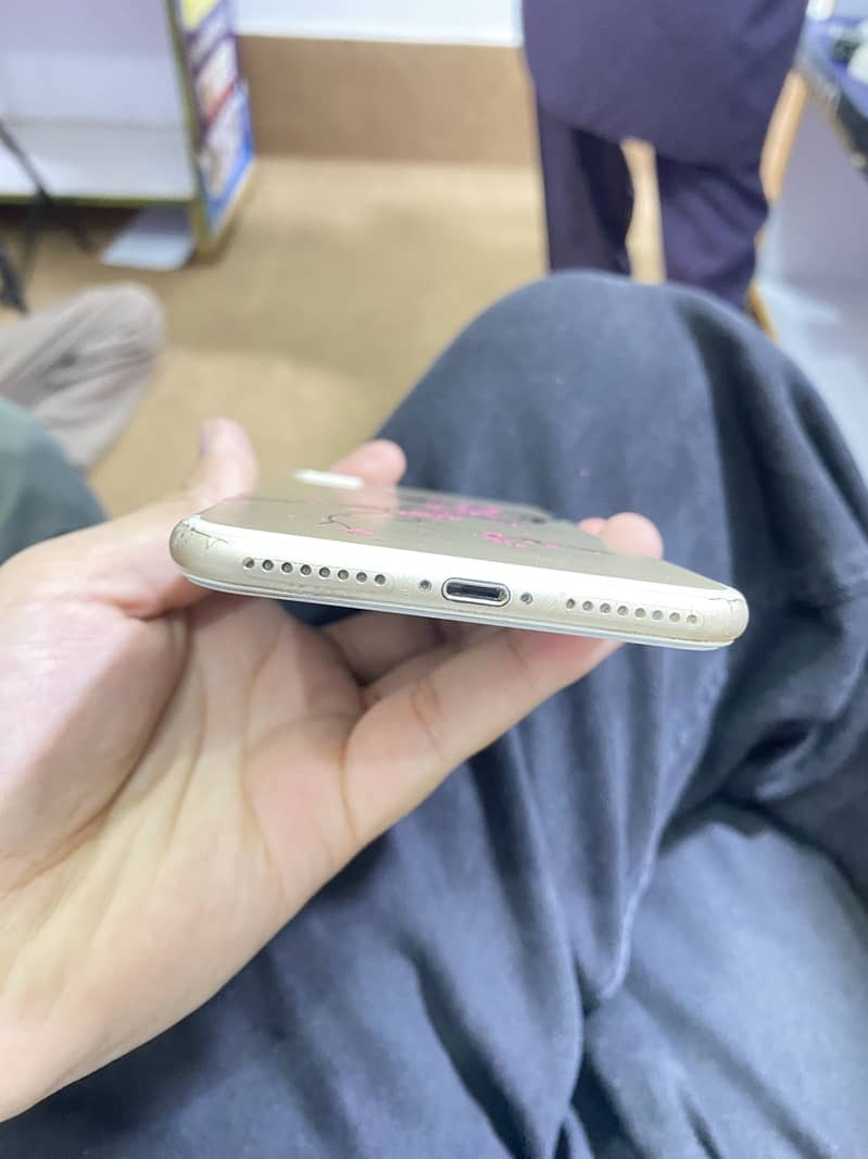 Apple iPhone 7 Plus 1