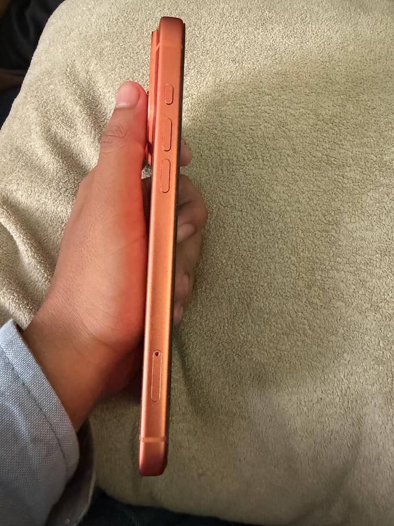 iPhone 17 pro max 4
