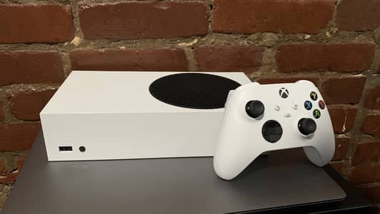 Xbox Series S 512gb with Extra Controller & Ultimate Game Pass