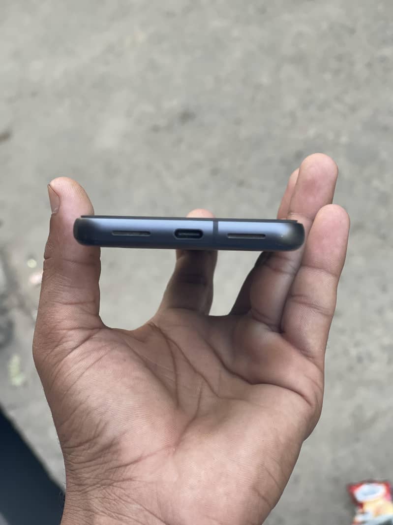 Google Pixel 8 4