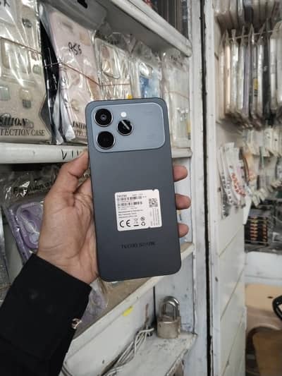 Tecno spark 40
