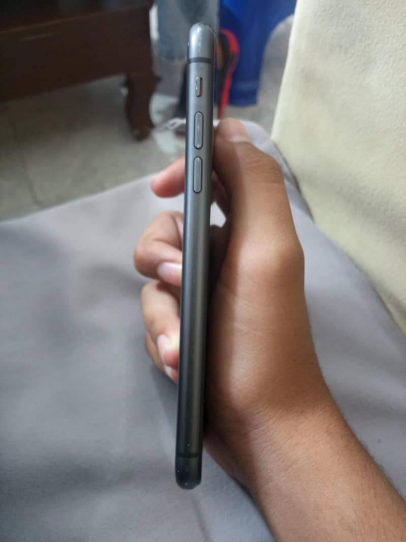 Apple iPhone 11 3