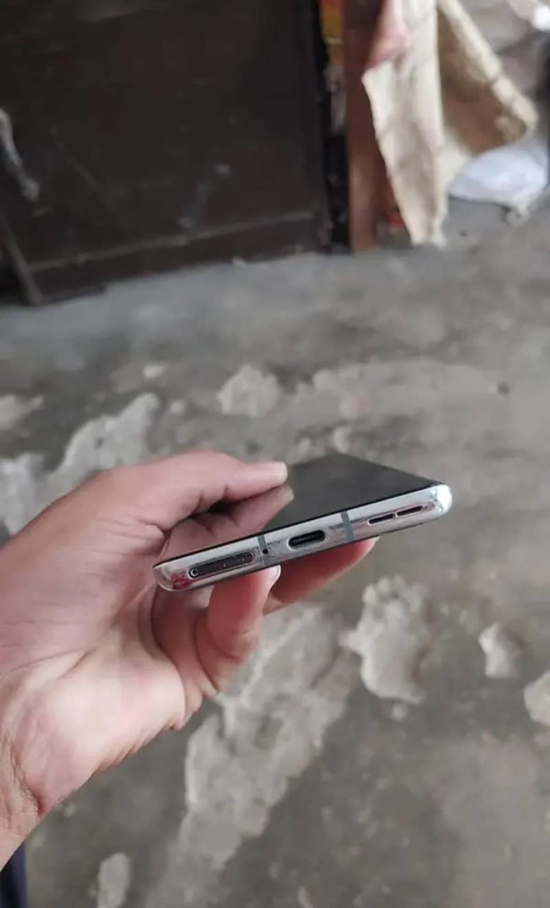 One Plus 9 Pro 5g 4