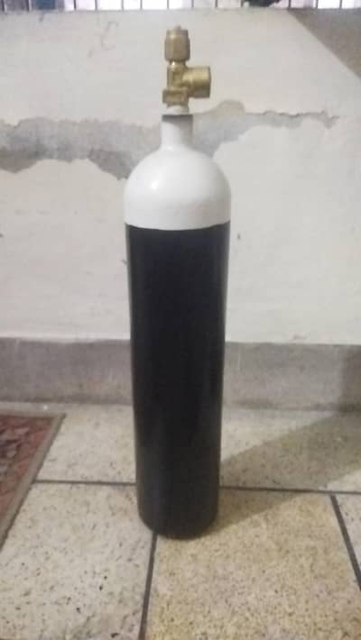 10 Liter Oxygen Cylinder – Good Condition