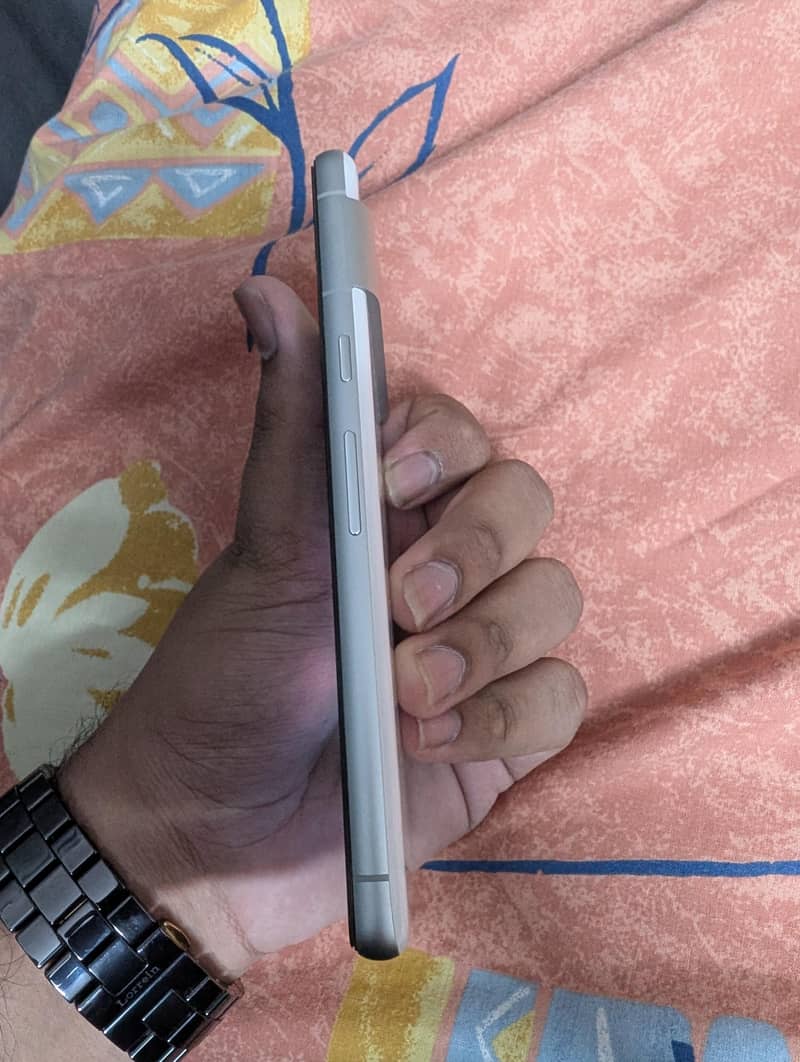 Google Pixel 7 4