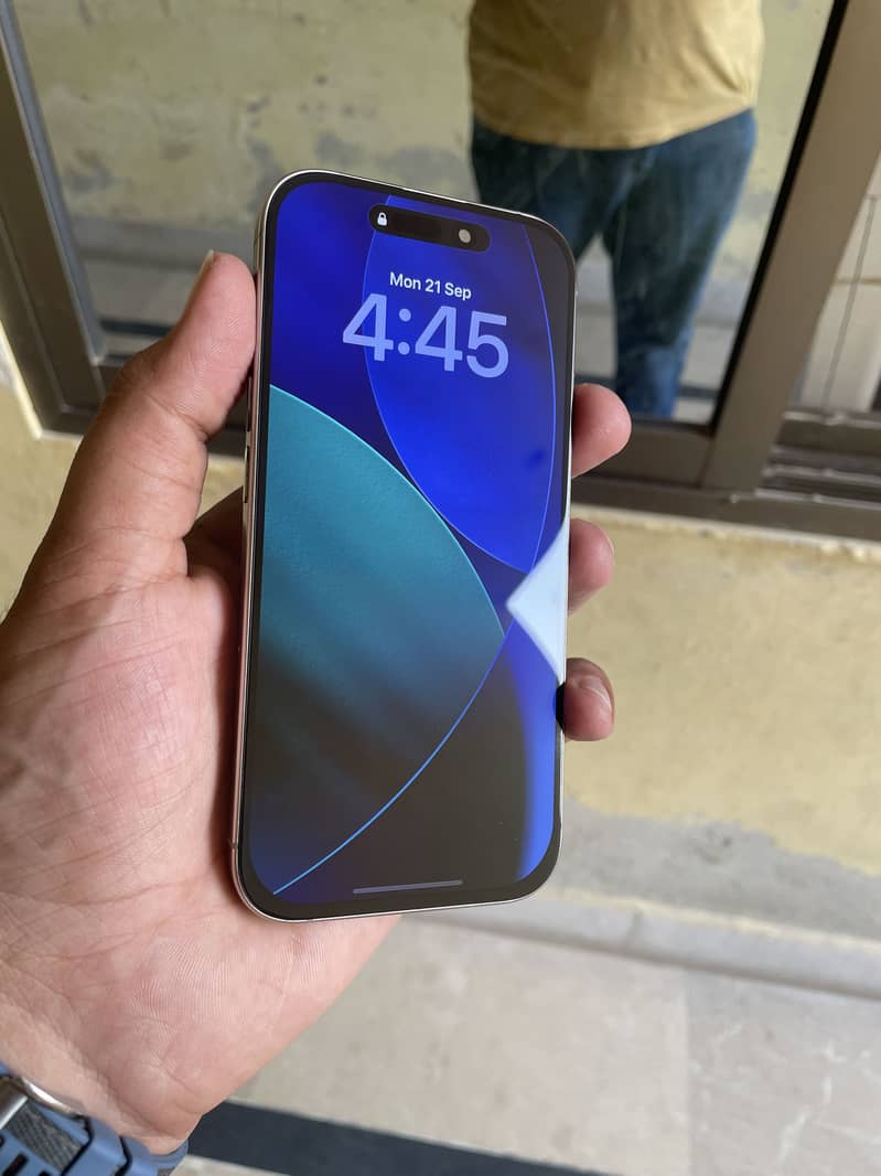 Apple iPhone 16 Pro 2