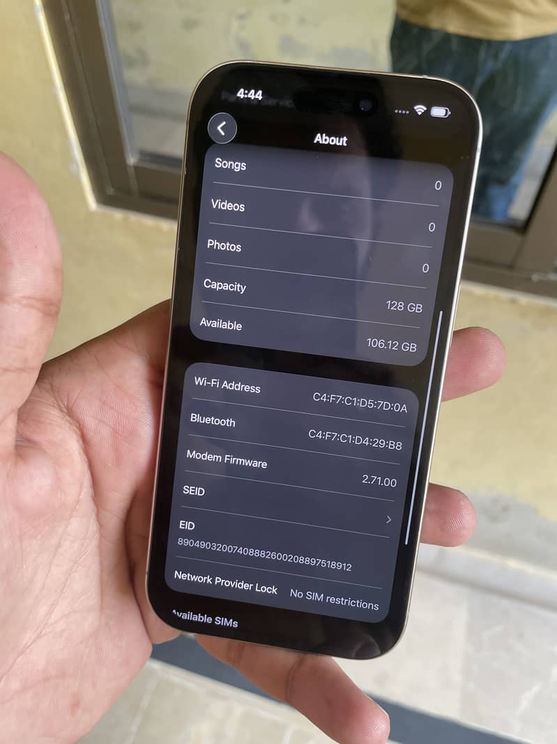 Apple iPhone 16 Pro 8