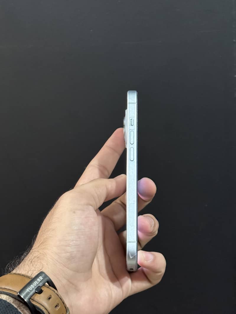 Apple iPhone 15 4