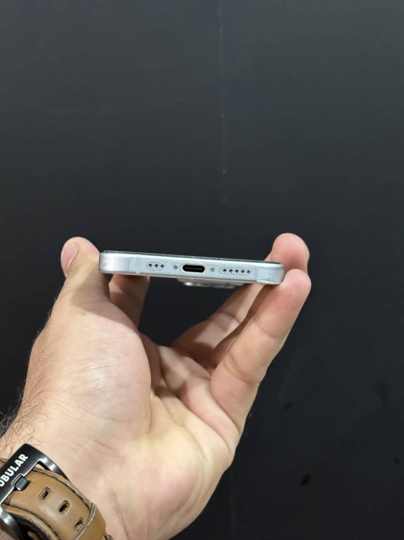 Apple iPhone 15 5