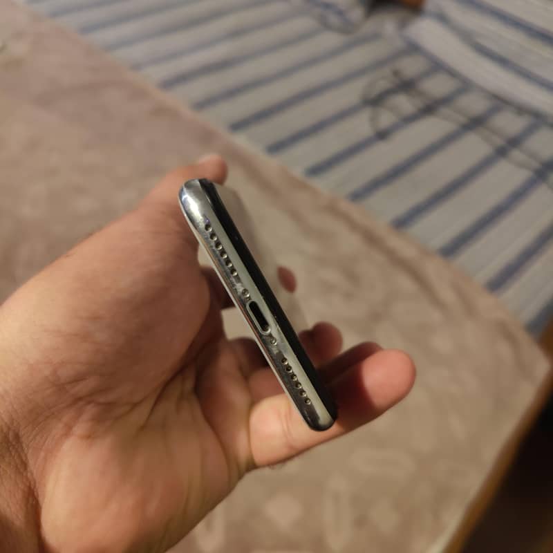 Apple iPhone X 3