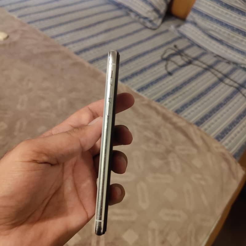 Apple iPhone X 5