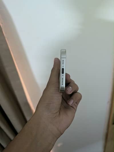 Apple iPhone 15 Pro jv white