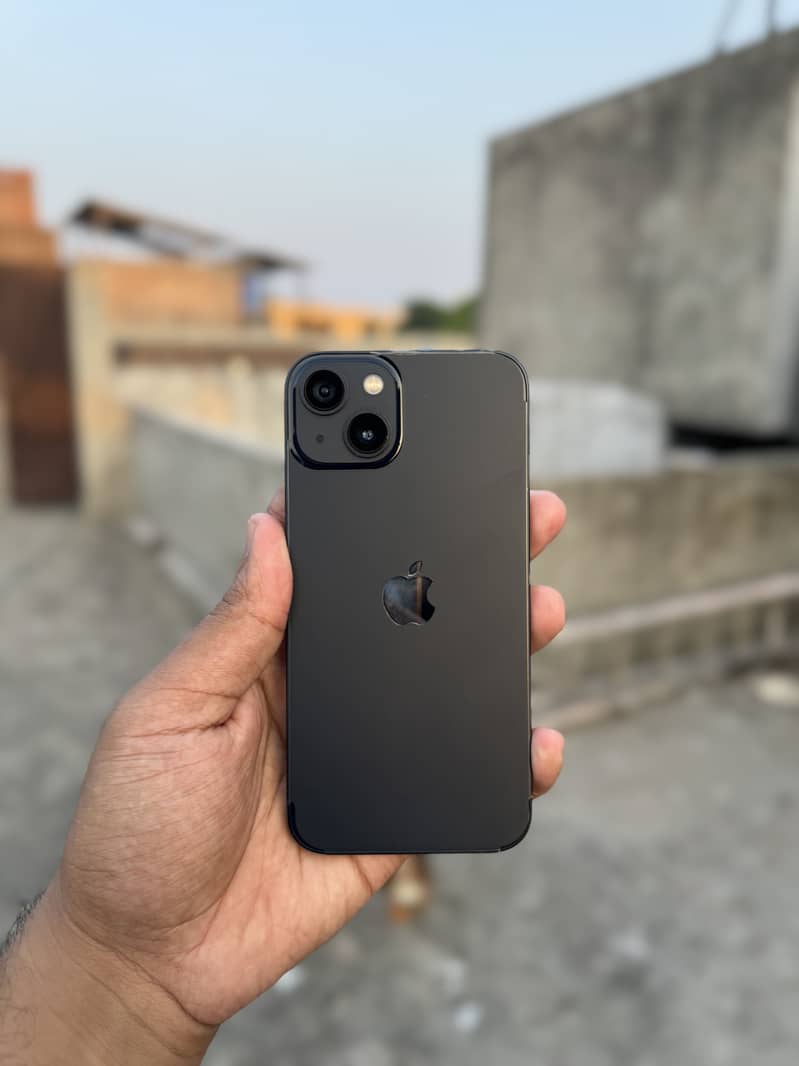 Apple iPhone 13 0