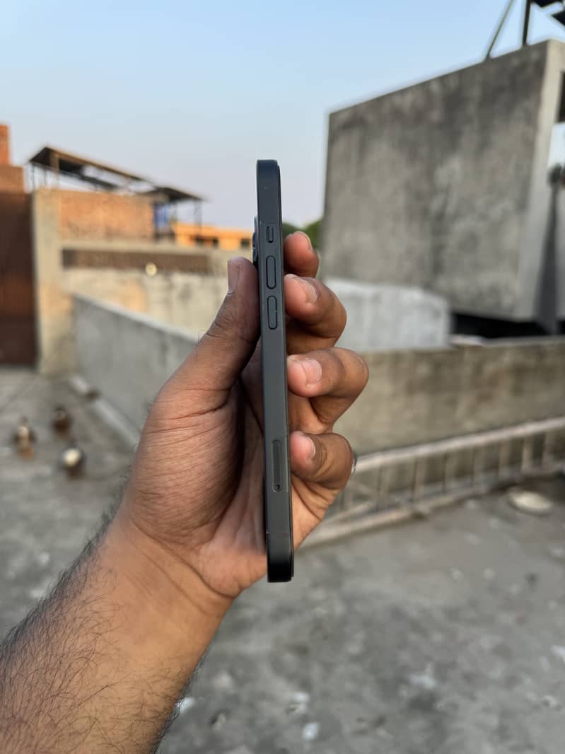 Apple iPhone 13 3