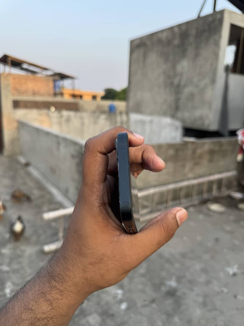 Apple iPhone 13 4
