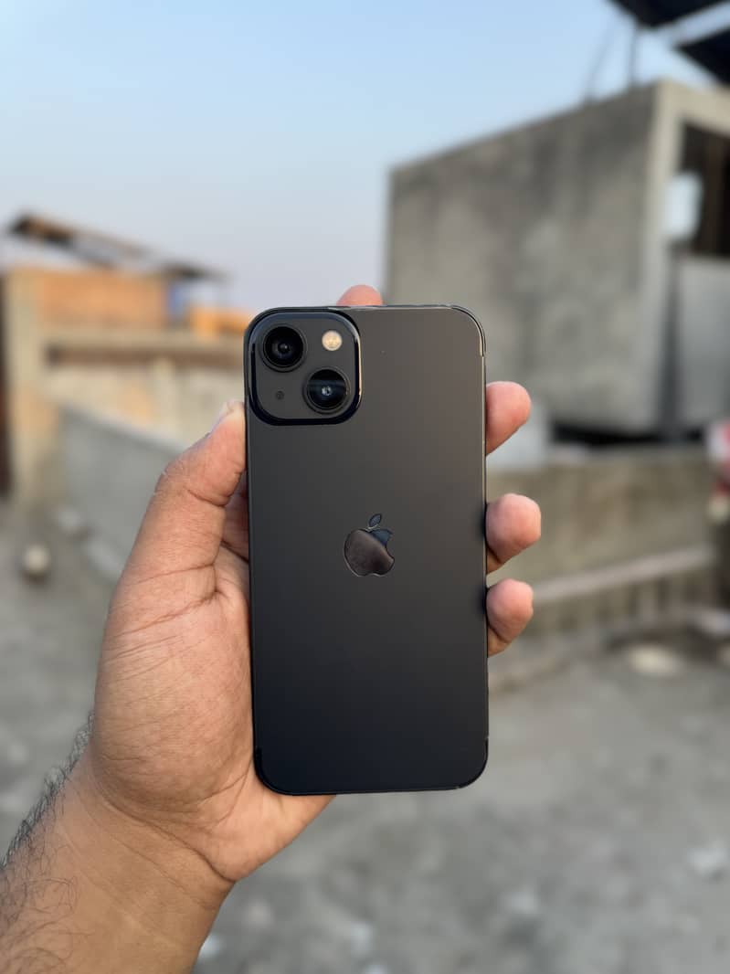 Apple iPhone 13 5