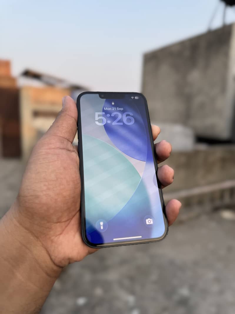 Apple iPhone 13 6
