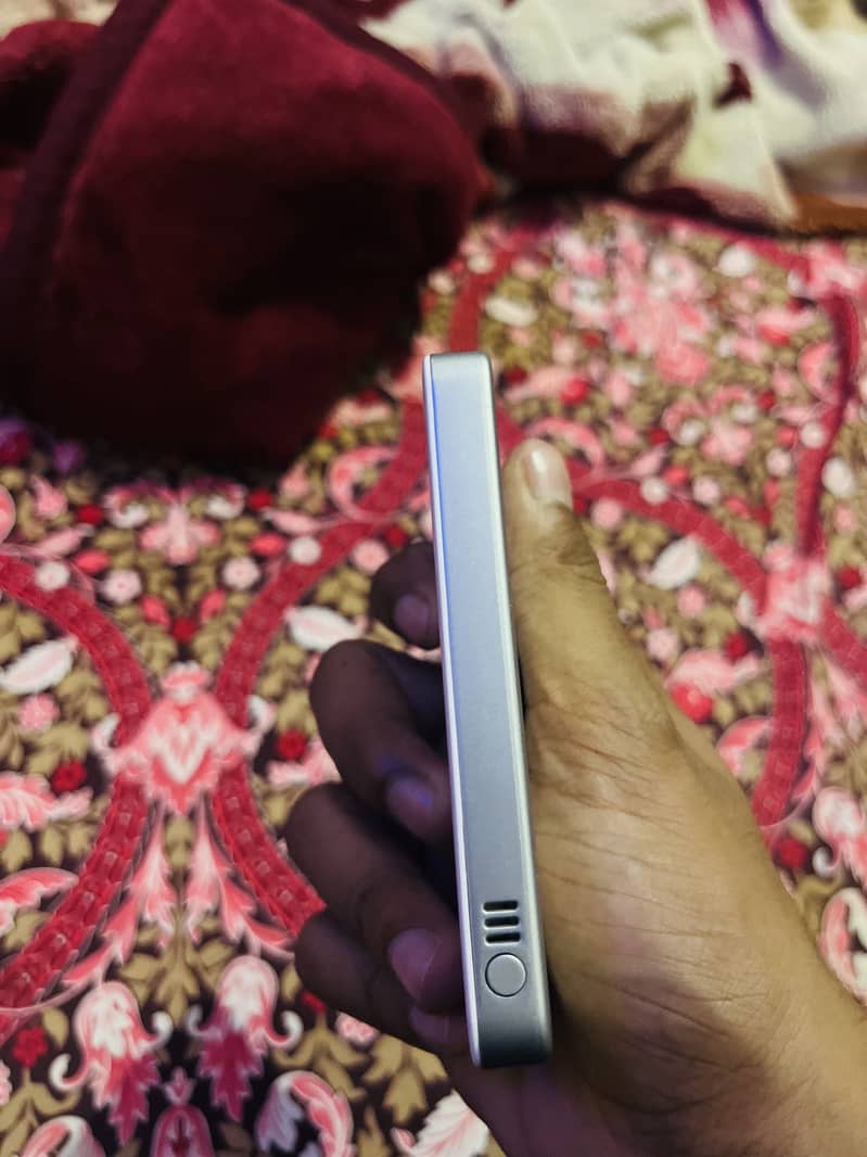 Apple iPhone 13 5
