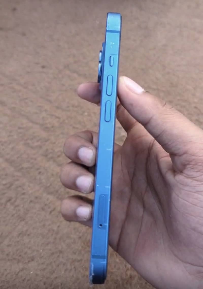 Apple iPhone 13 8