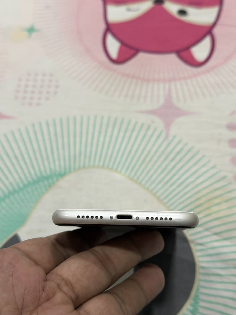 Apple iPhone 11 4