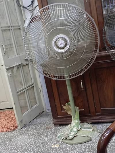 youns fan for sale good condition like new he ha