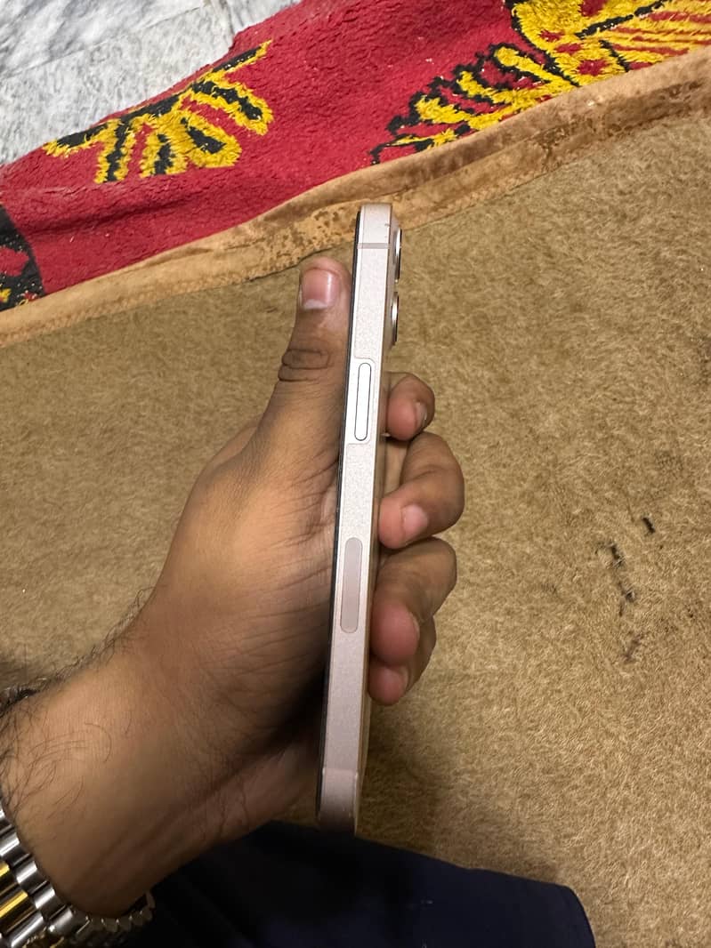 Apple iPhone 13 2