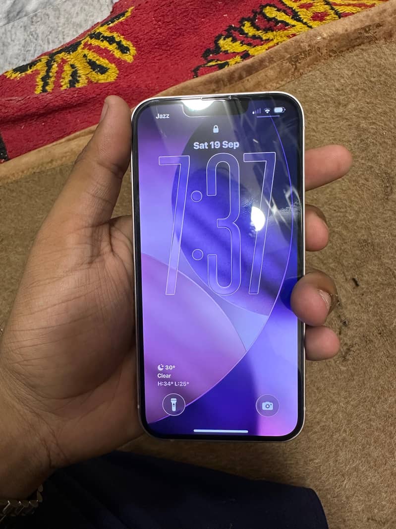 Apple iPhone 13 4