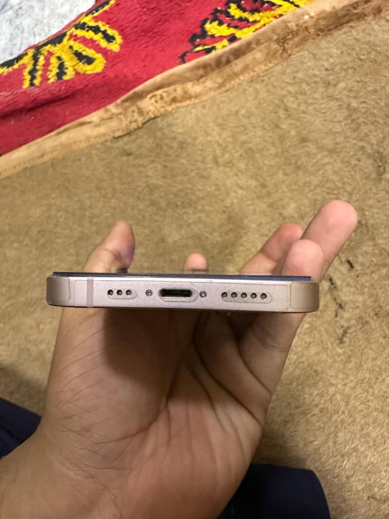 Apple iPhone 13 5