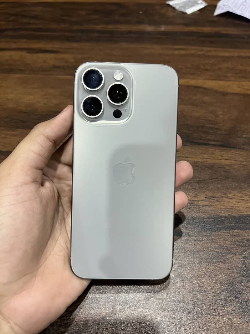 iPhone 15 Pro Max 0