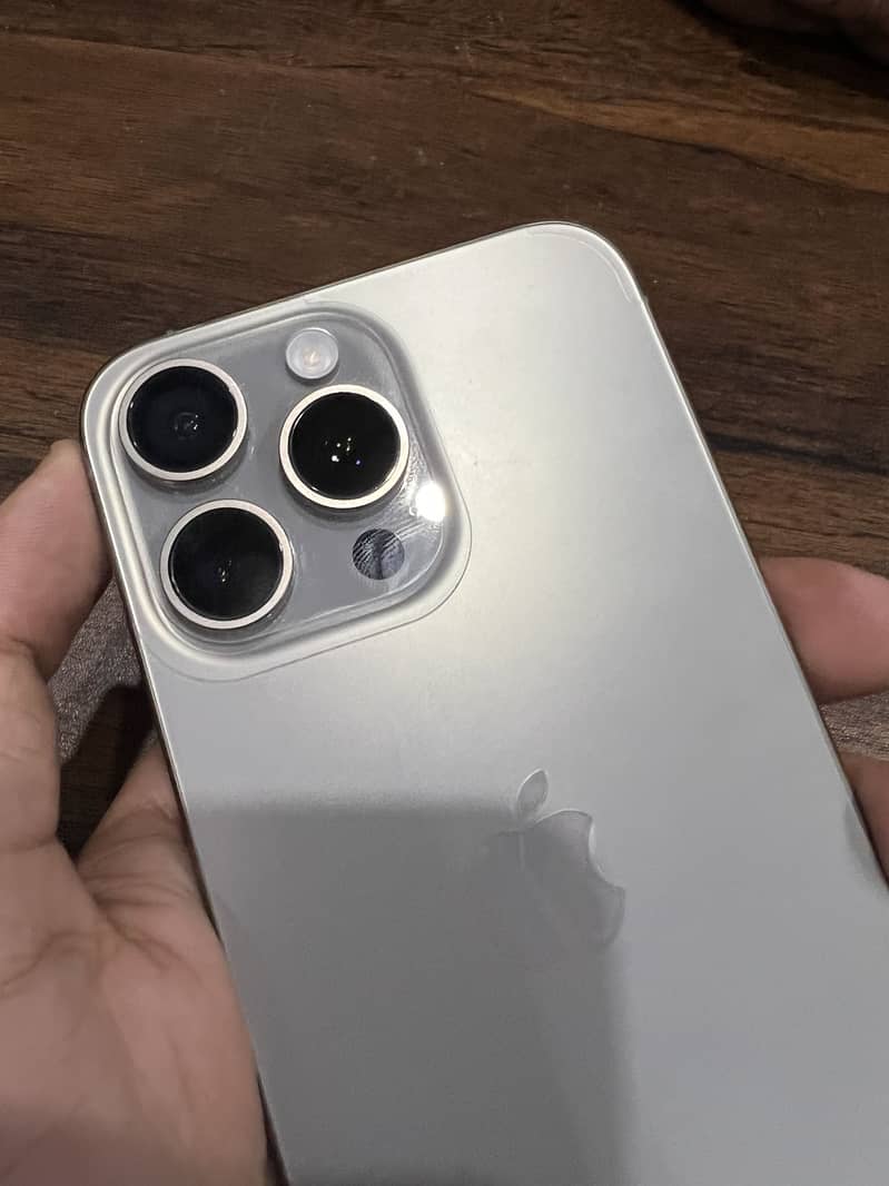 iPhone 15 Pro Max 6