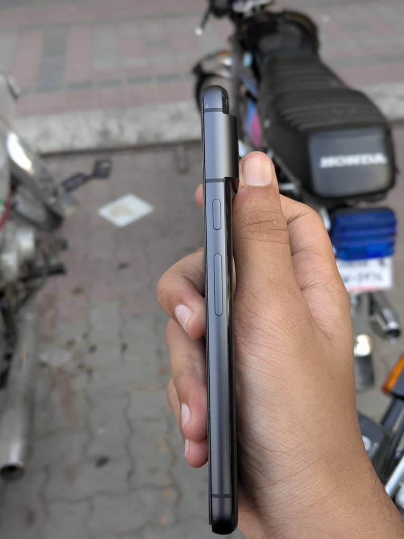 Google Pixel 8 4