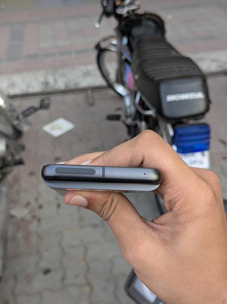 Google Pixel 8 5