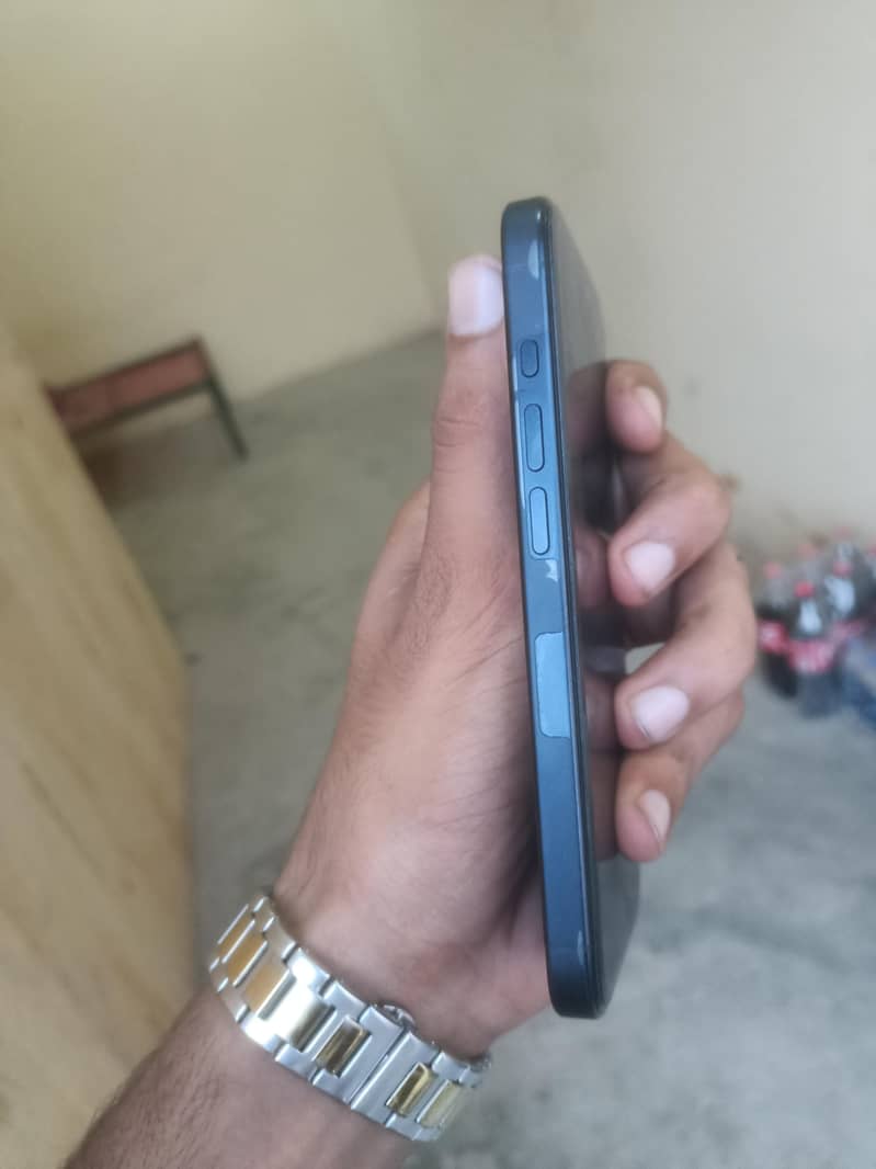 Apple iPhone 15 Pro 3