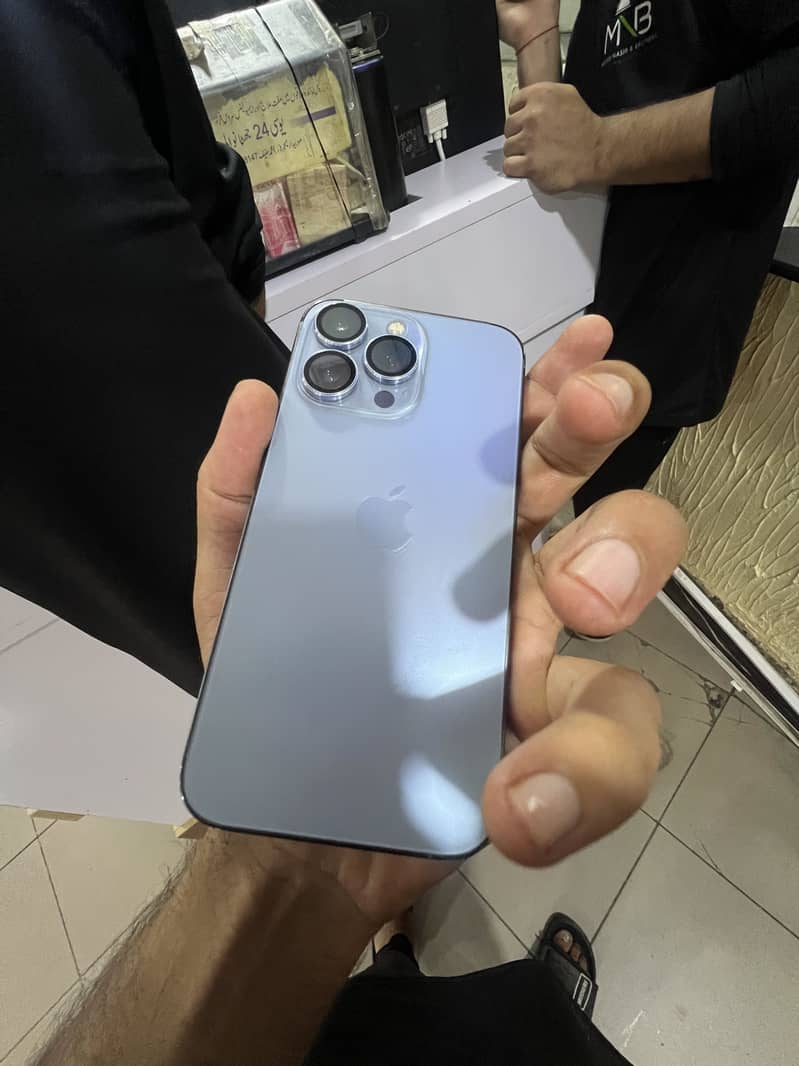Apple iPhone 13 Pro 2