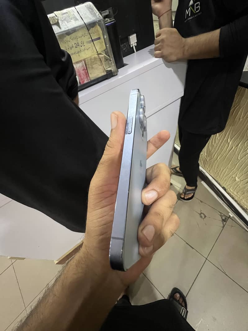 Apple iPhone 13 Pro 3
