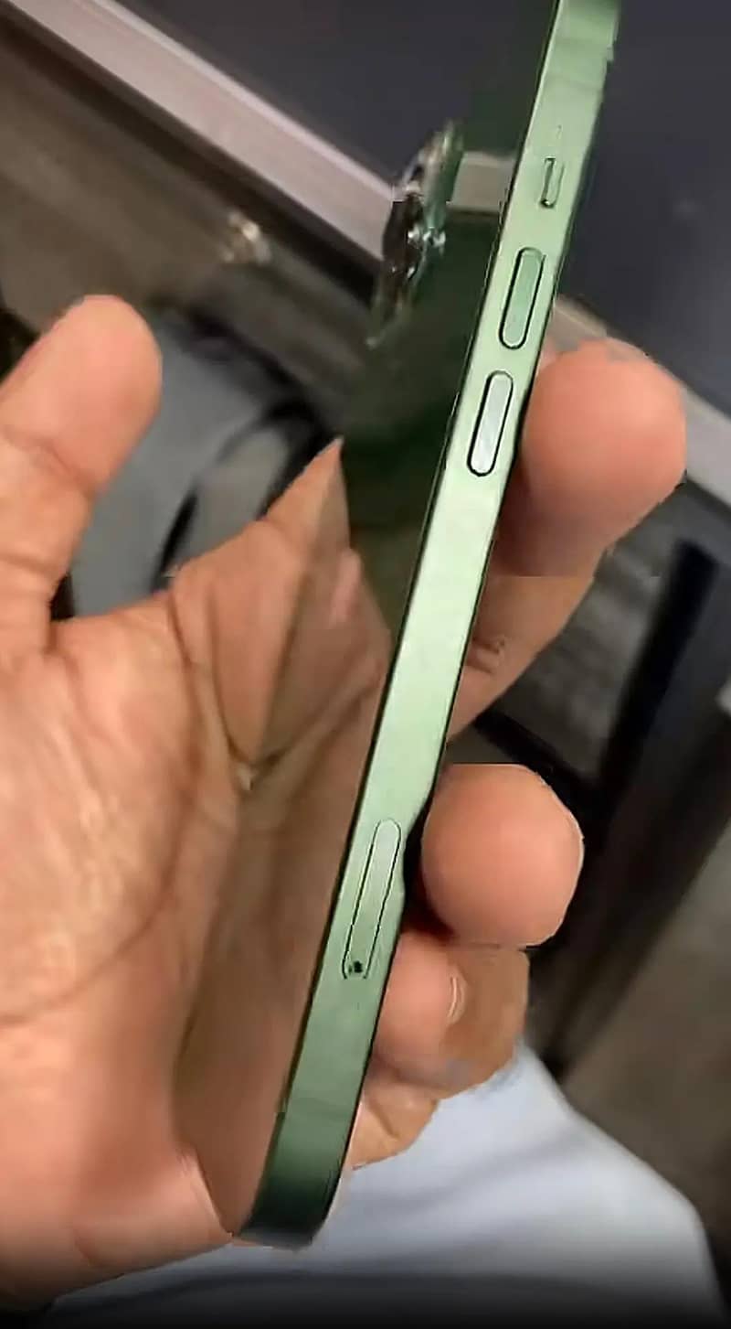 Apple iPhone 13 1