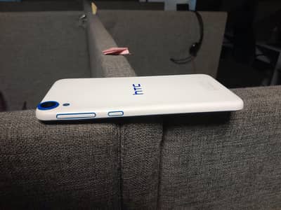 HTC Desire 820