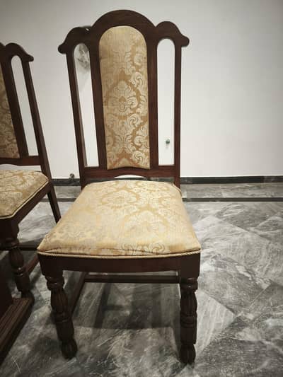 keekar 6 chairs Glass Top Dining table