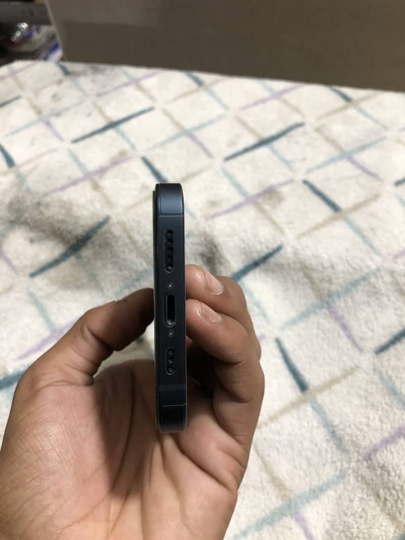 Apple iPhone 13 4