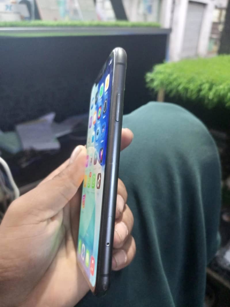 Apple iPhone 11 2