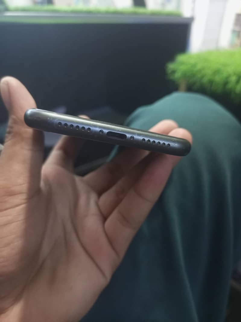 Apple iPhone 11 6