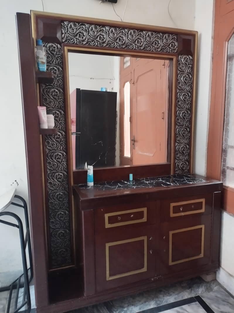 dressing table 0