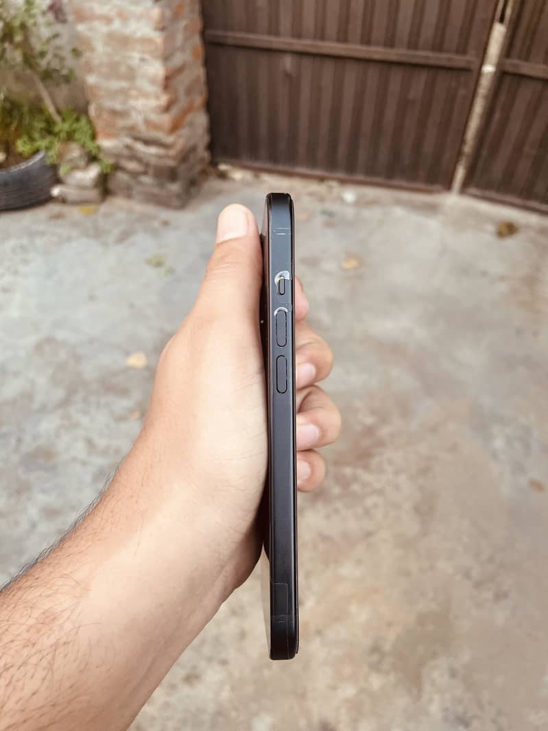 Apple iPhone 15 7