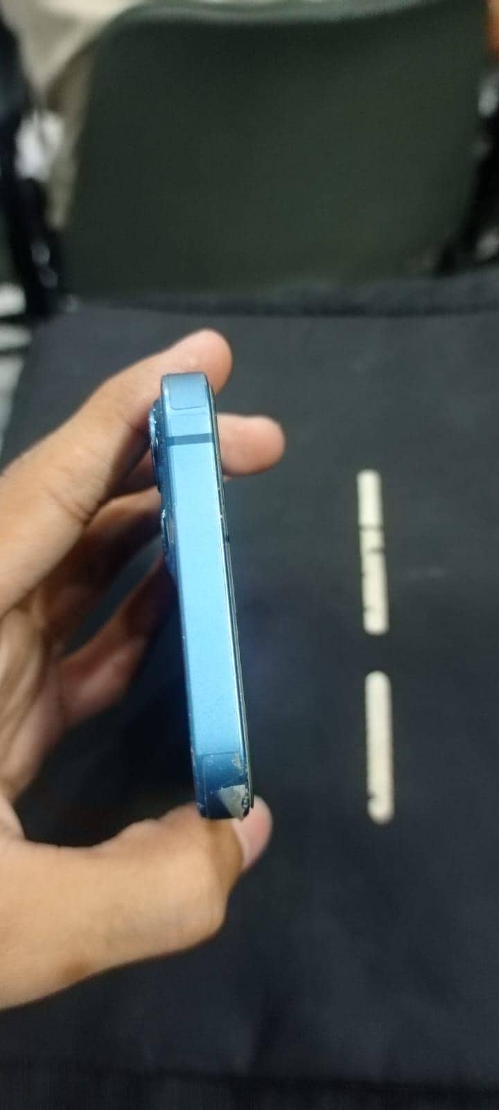 Apple iPhone 13 4