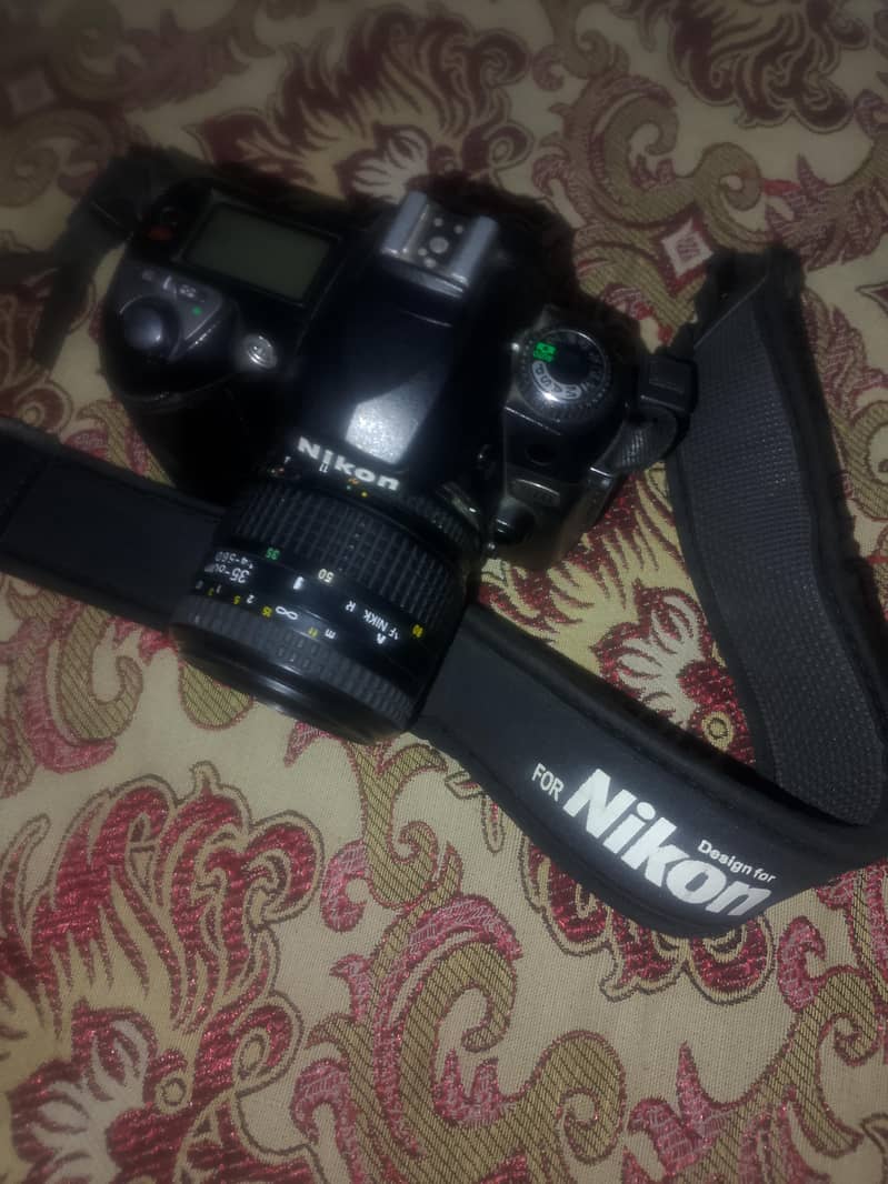 NIKON CAMERA 4