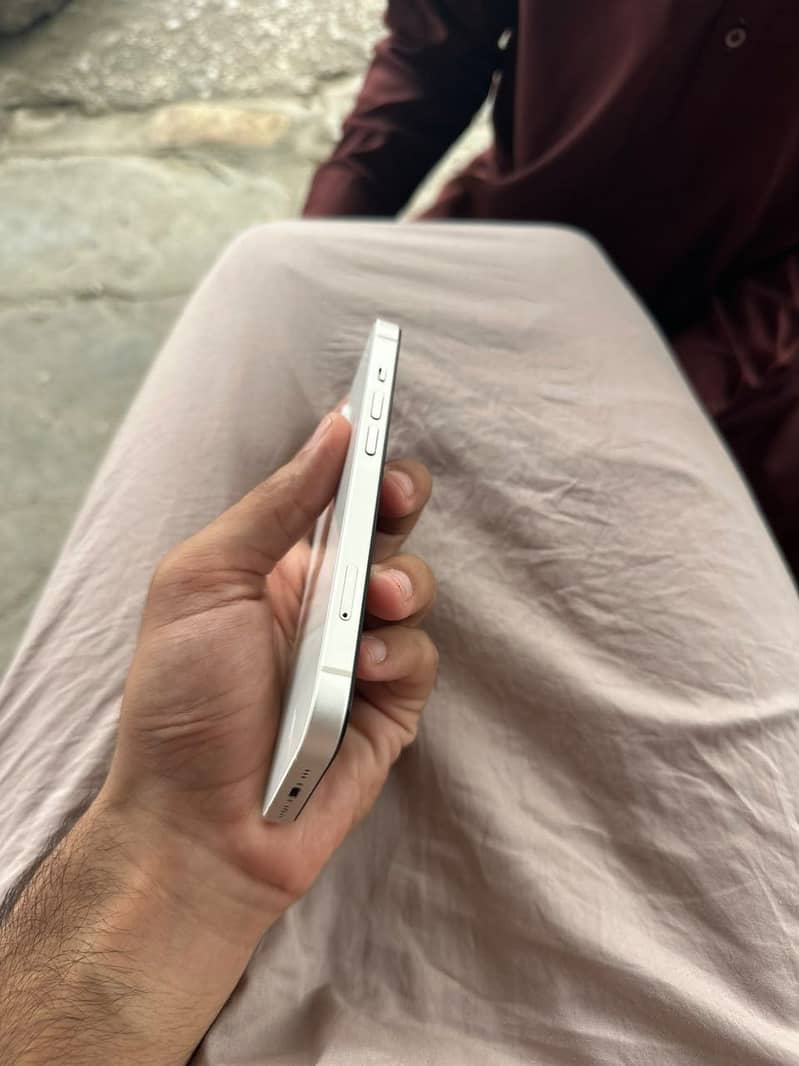 Apple iPhone 13 4