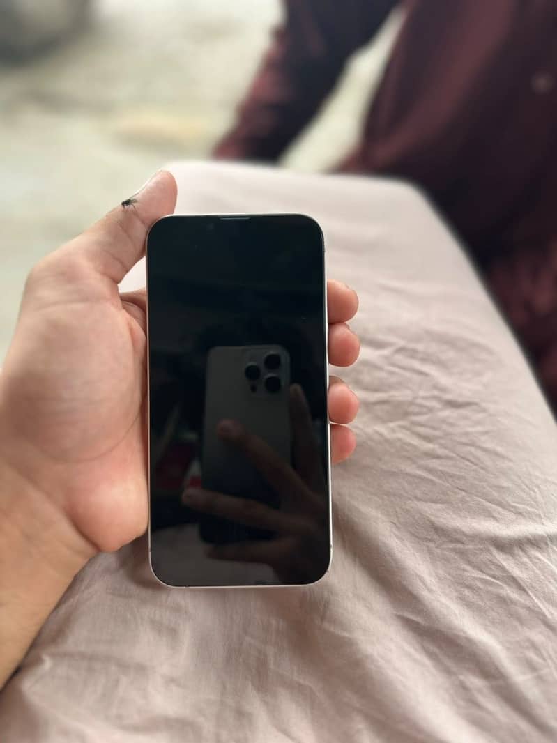 Apple iPhone 13 5