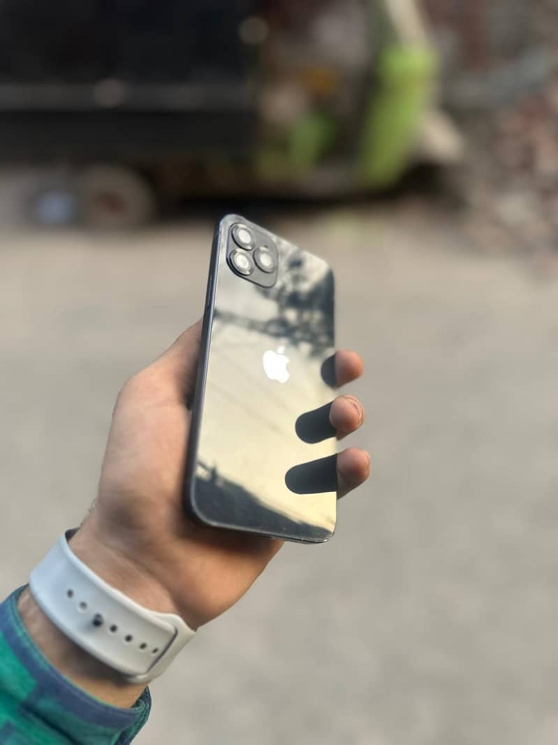 Apple iPhone 12 1
